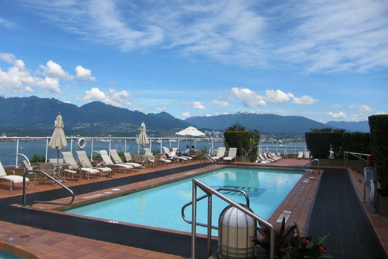 Pan Pacific Vancouver Exterior foto The pool at the Hotel Excelsior