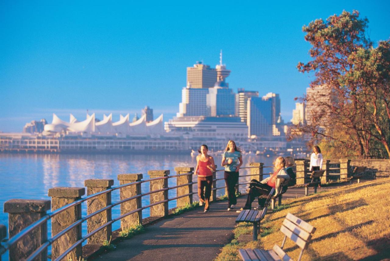 Pan Pacific Vancouver Exterior foto The boardwalk at the waterfront