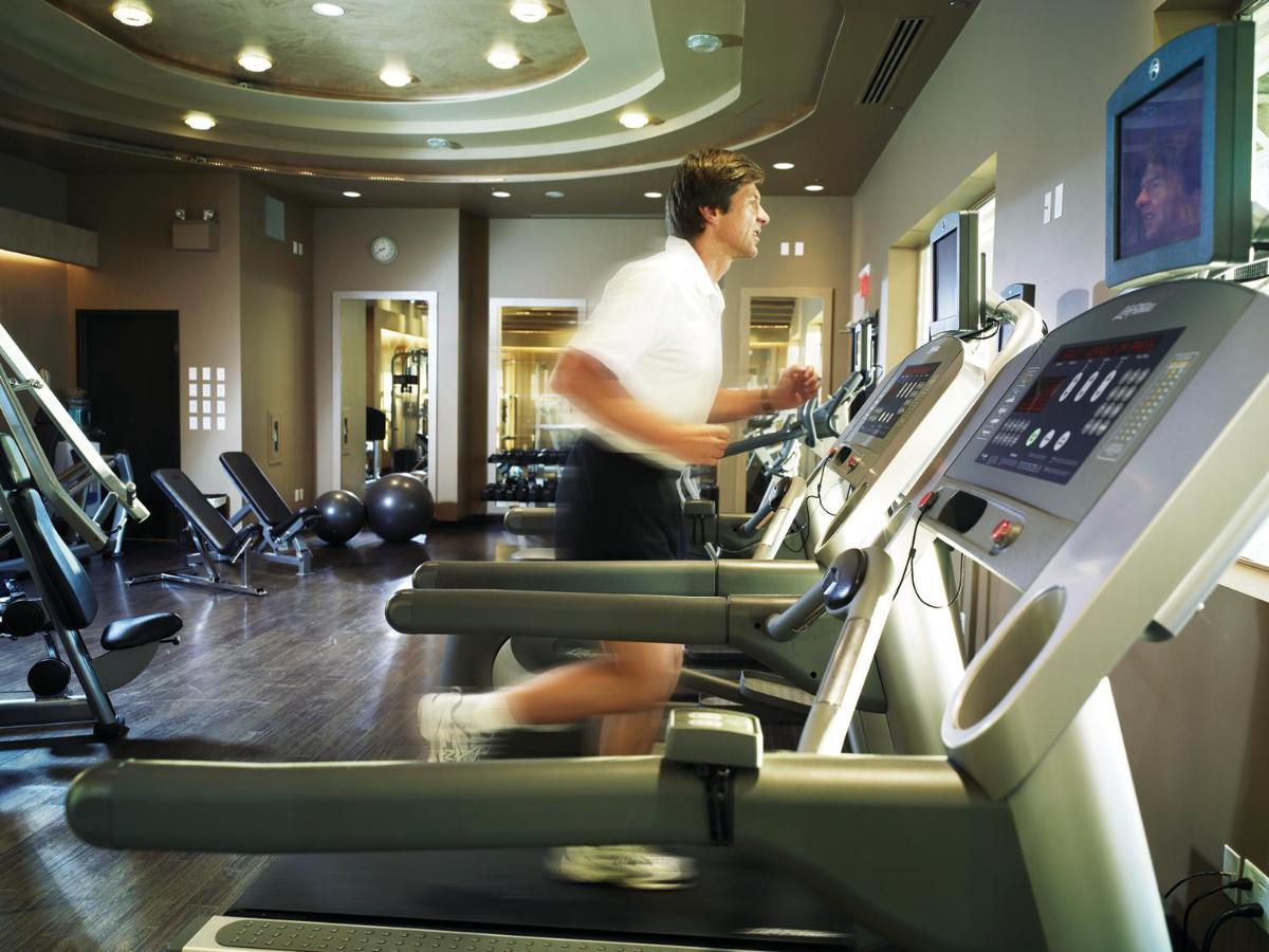 Pan Pacific Vancouver Facilidades foto A treadmill