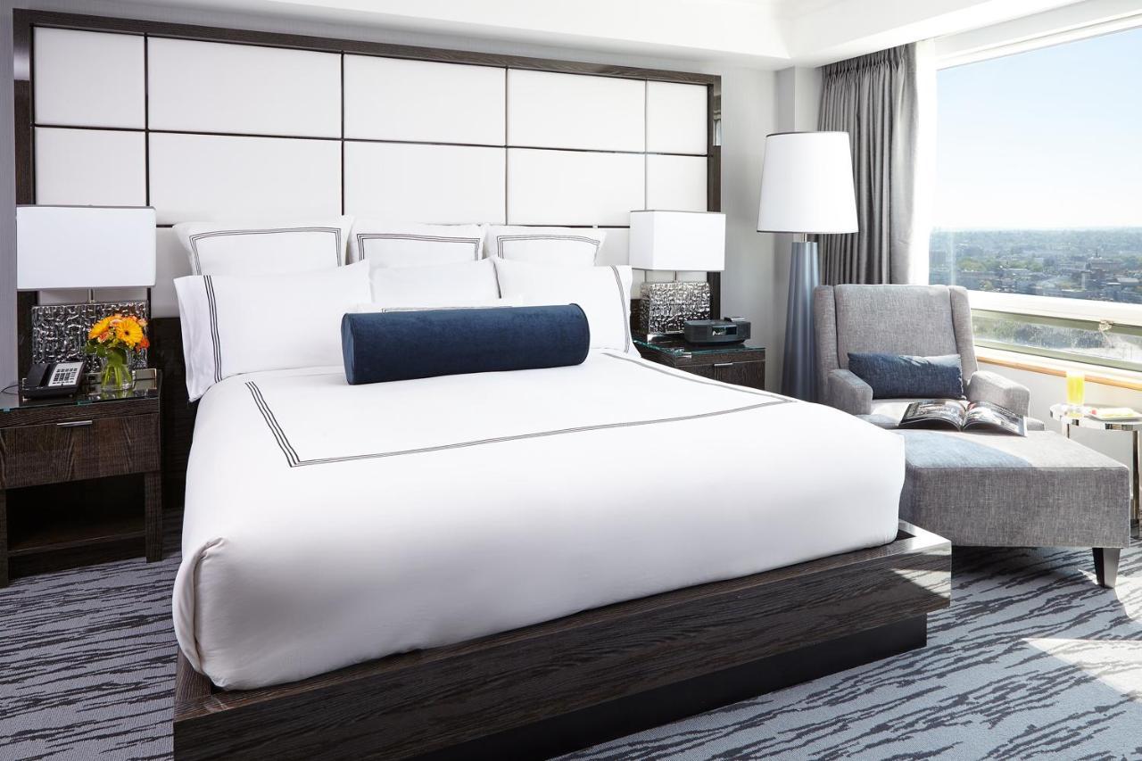 Pan Pacific Vancouver Exterior foto A guest room at The Westin